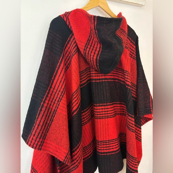 Express Red & Black Plaid Boucle Knit Hooded Open Front Poncho - Picture 3 of 7